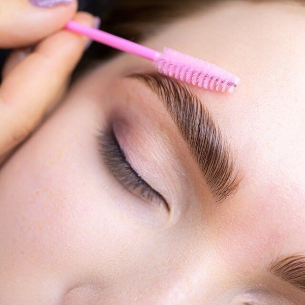 How to Achieve Perfect Eyebrows: Tips for Defining and Filling Them In